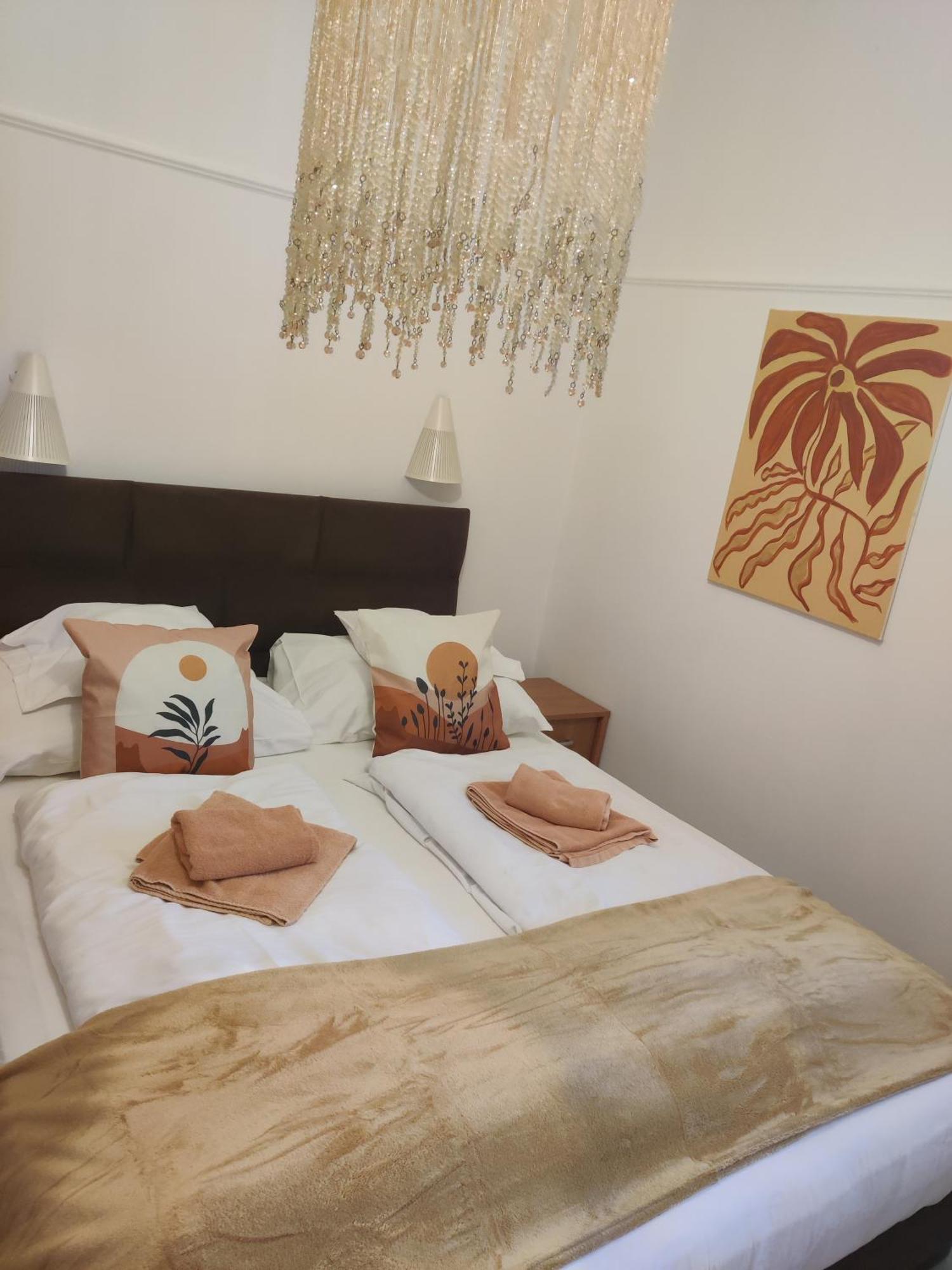 Feszek Fogado - Pension Nest Mosonmagyaróvár エクステリア 写真